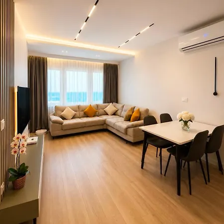 Seascape Premium Beachfront Golem Διαμέρισμα